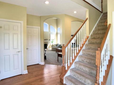 4564 Hampton Pointe Dr, Cincinnati, OH 45248 photo 2