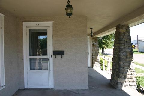 202 Bourbon St, Blanchester, OH 45107 photo 3