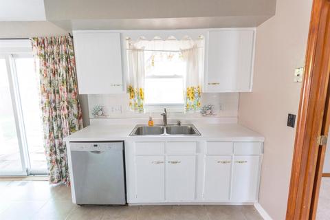 1021 Ironstone Dr, Forest Park, OH 45240 photo 8