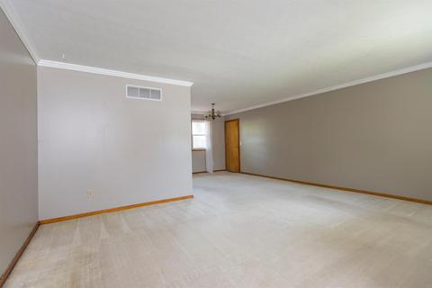 1021 Ironstone Dr, Forest Park, OH 45240 photo 4