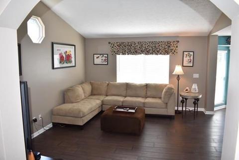 2379 Woodbluff Ct, Cincinnati, OH 45231 photo 2