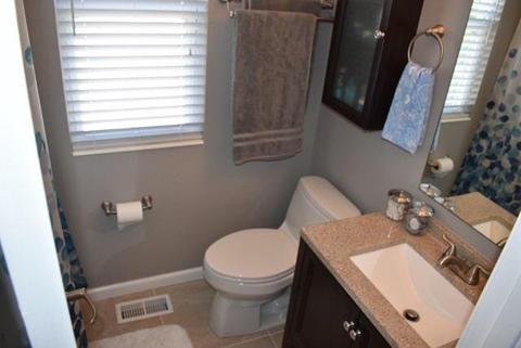 2379 Woodbluff Ct, Cincinnati, OH 45231 photo 3