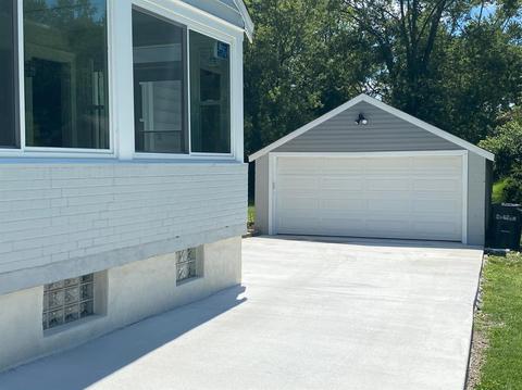 8115 Forest Rd, Cincinnati, OH 45255 photo 3
