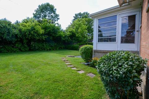 3821 Eileen Dr, Cincinnati, OH 45209 photo 4