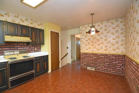 752 Pickwick Dr, Cincinnati, OH 45255 photo 9