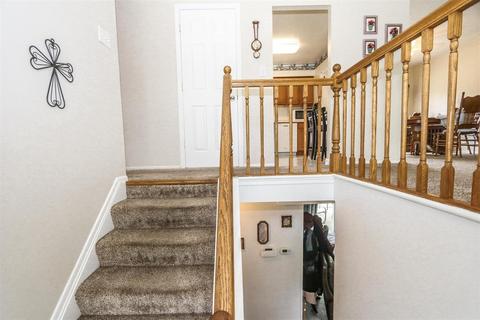 701 Miles Ln, Cincinnati, OH 45245 photo 5