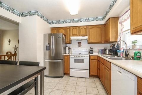 701 Miles Ln, Cincinnati, OH 45245 photo 12