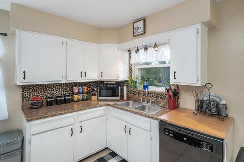307 Anders Ct, Cincinnati, OH 45238 photo 6