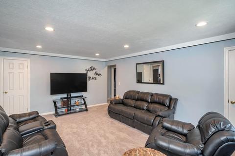 307 Anders Ct, Cincinnati, OH 45238 photo 4