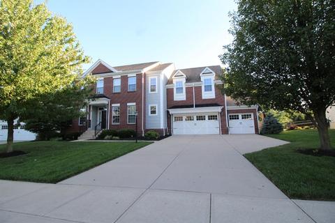 677 Hyacinth Rd, Cincinnati, OH 45245 photo 1