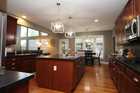 677 Hyacinth Rd, Cincinnati, OH 45245 photo 9