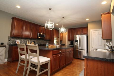677 Hyacinth Rd, Cincinnati, OH 45245 photo 6