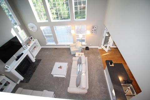 677 Hyacinth Rd, Cincinnati, OH 45245 photo 3