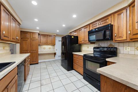 900 Hawthorne Dr, Cincinnati, OH 45245 photo 7
