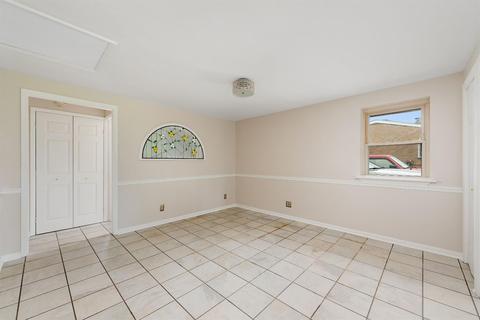 900 Hawthorne Dr, Cincinnati, OH 45245 photo 5
