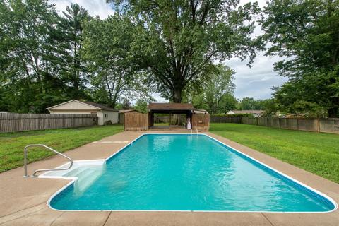 900 Hawthorne Dr, Cincinnati, OH 45245 photo 2