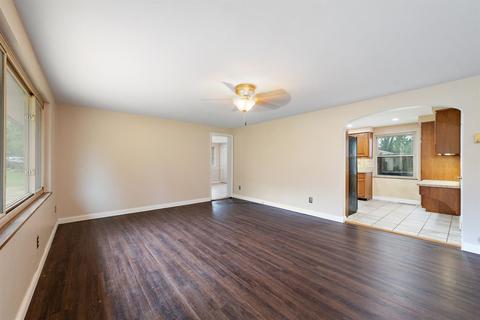 900 Hawthorne Dr, Cincinnati, OH 45245 photo 4
