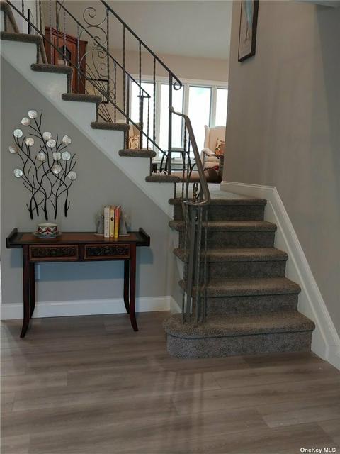 825 Diane Dr, Cincinnati, OH 45245 photo 3