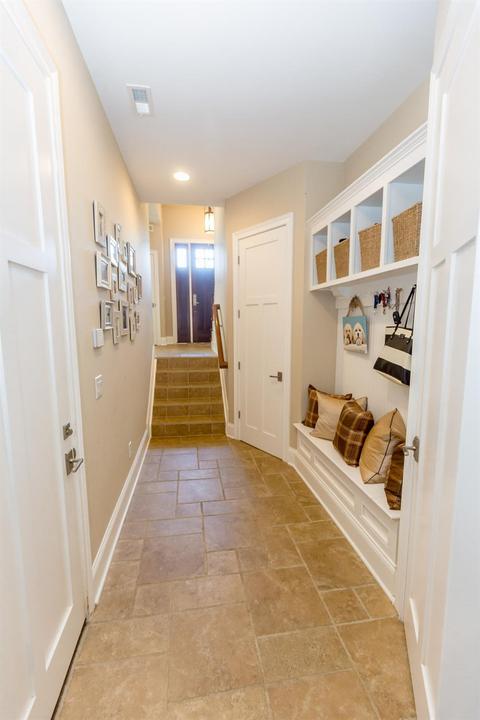 1047 Crocus Ln, Cincinnati, OH 45208 photo 6