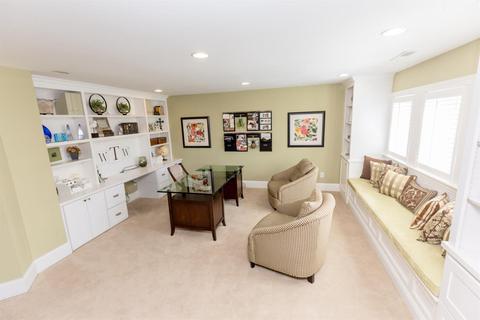 1047 Crocus Ln, Cincinnati, OH 45208 photo 4