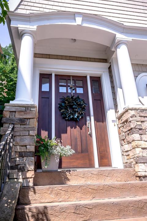1047 Crocus Ln, Cincinnati, OH 45208 photo 2