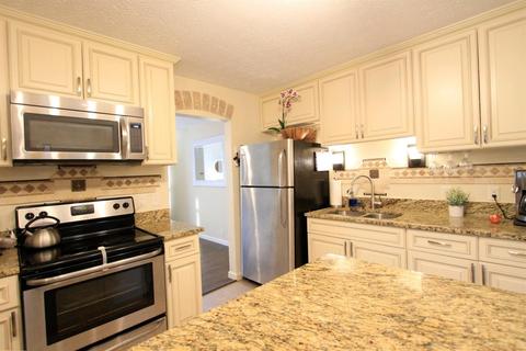 987 Huffman Ct, Cincinnati, OH 45231 photo 6