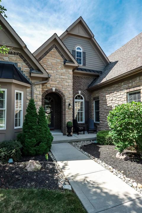 427 Trailview Ct, Cincinnati, OH 45244 photo 2
