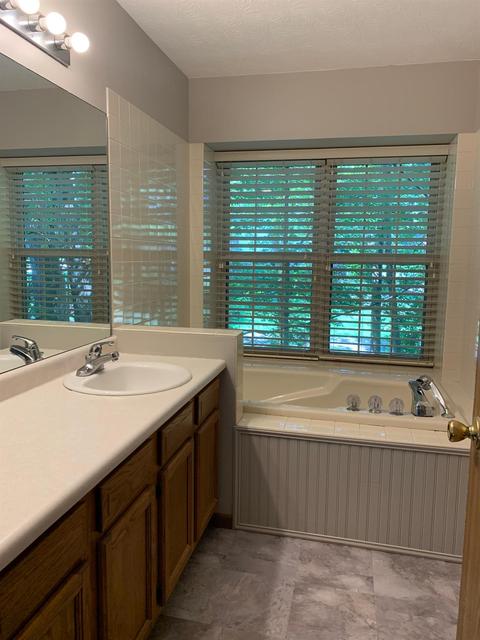 569 Williamsburg Ct, Cincinnati, OH 45244 photo 14