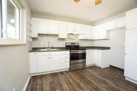2420 Garrison Dr, Cincinnati, OH 45231 photo 8