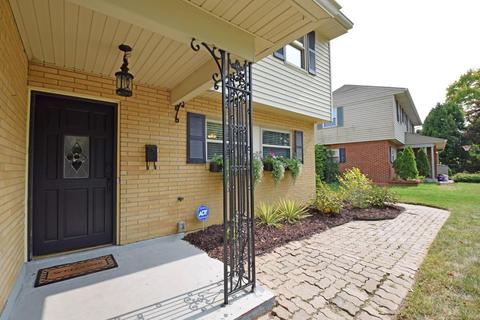 161 Junedale Dr, Greenhills, OH 45218 photo 3