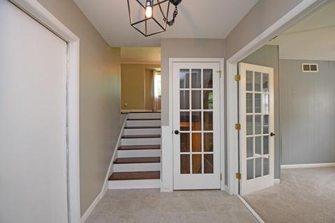 161 Junedale Dr, Greenhills, OH 45218 photo 5
