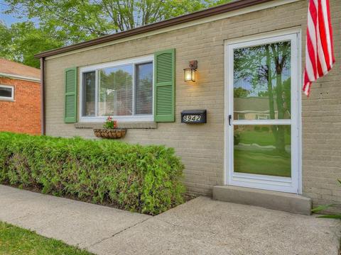 8942 Applewood Dr, Cincinnati, OH 45236 photo 2