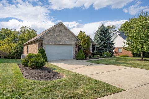 4661 Hampton Pointe Dr, Cincinnati, OH 45248 photo 2