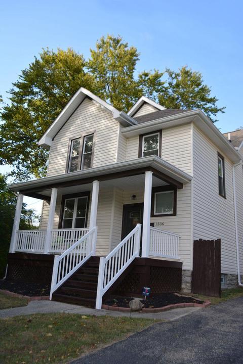 1306 Groesbeck Rd, Cincinnati, OH 45224 photo 1