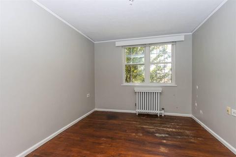 30 Burnham St, Greenhills, OH 45218 photo 13
