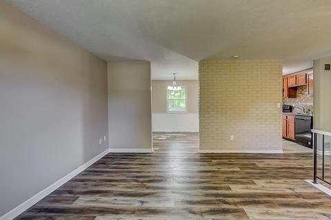 935 Harrogate Ct, Forest Park, OH 45240 photo 4