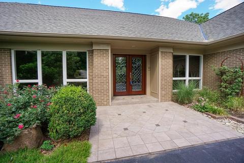 8918 Terwilligers Trl, Montgomery, OH 45249 photo 2