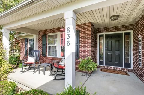 836 Hamlin Dr, Hamilton Township, OH 45039 photo 2
