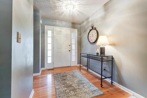 836 Hamlin Dr, Hamilton Township, OH 45039 photo 8