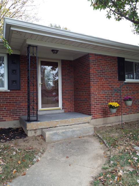 888 Locust Ln, Cincinnati, OH 45245 photo 2