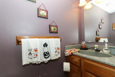 516 Halifax Cir, Cincinnati, OH 45244 photo 17