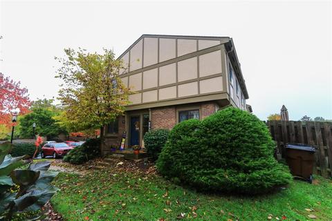 516 Halifax Cir, Cincinnati, OH 45244 photo 2