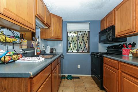 516 Halifax Cir, Cincinnati, OH 45244 photo 8