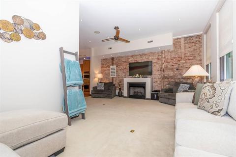 637 Walnut St #2, Cincinnati, OH 45202 photo 4