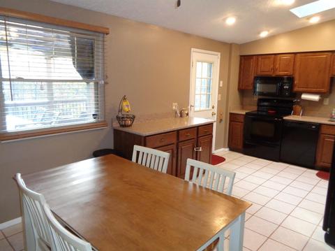 5666 Bluepine Dr, Cincinnati, OH 45247 photo 11