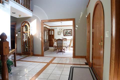 1196 Locust Corner Rd, Cincinnati, OH 45245 photo 3