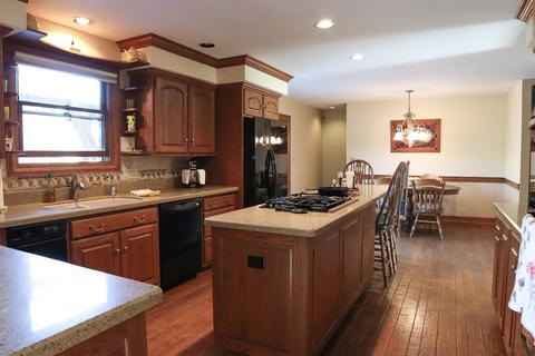 1196 Locust Corner Rd, Cincinnati, OH 45245 photo 5