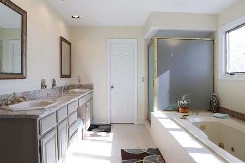 1196 Locust Corner Rd, Cincinnati, OH 45245 photo 10