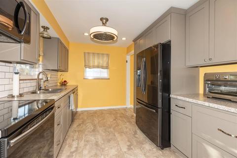 1033 Hollytree Dr, Cincinnati, OH 45231 photo 11