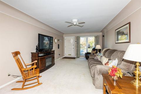 1033 Hollytree Dr, Cincinnati, OH 45231 photo 5